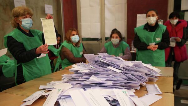 Подсчет голосов на муниципальных выборах в Тбилиси, Грузия. 2 октября 2021 год - Sputnik Азербайджан