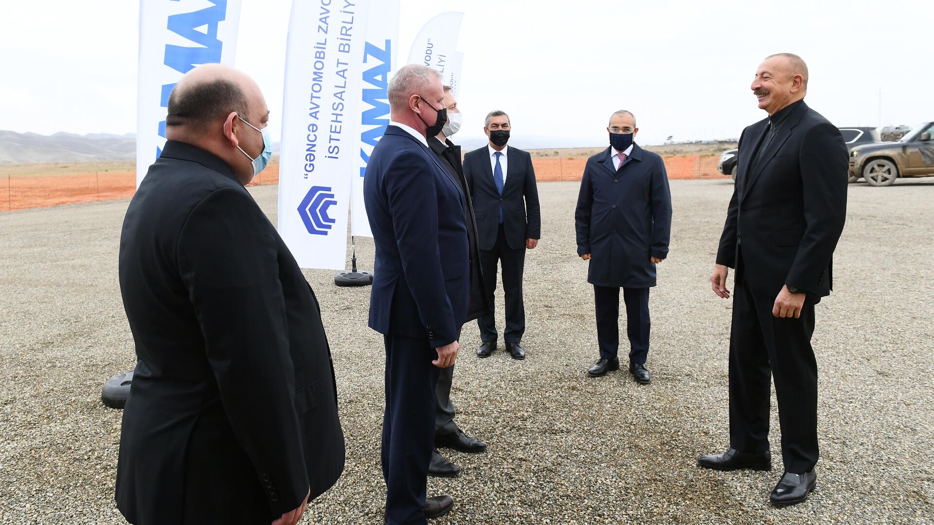 Президент Ильхам Алиев принял участие в церемонии закладки фундамента сервисного центра «КамАЗ» - Sputnik Азербайджан, 1920, 18.11.2021