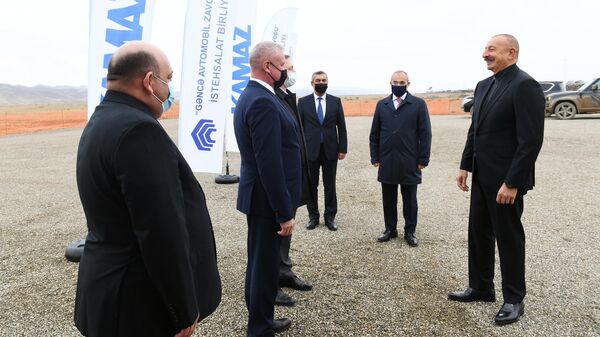 Президент Ильхам Алиев принял участие в церемонии закладки фундамента сервисного центра «КамАЗ» - Sputnik Азербайджан