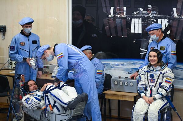 Российские космонавты на МКС будут помогать киноэкипажу в съемках фильма &quot;Вызов&quot;. - Sputnik Азербайджан