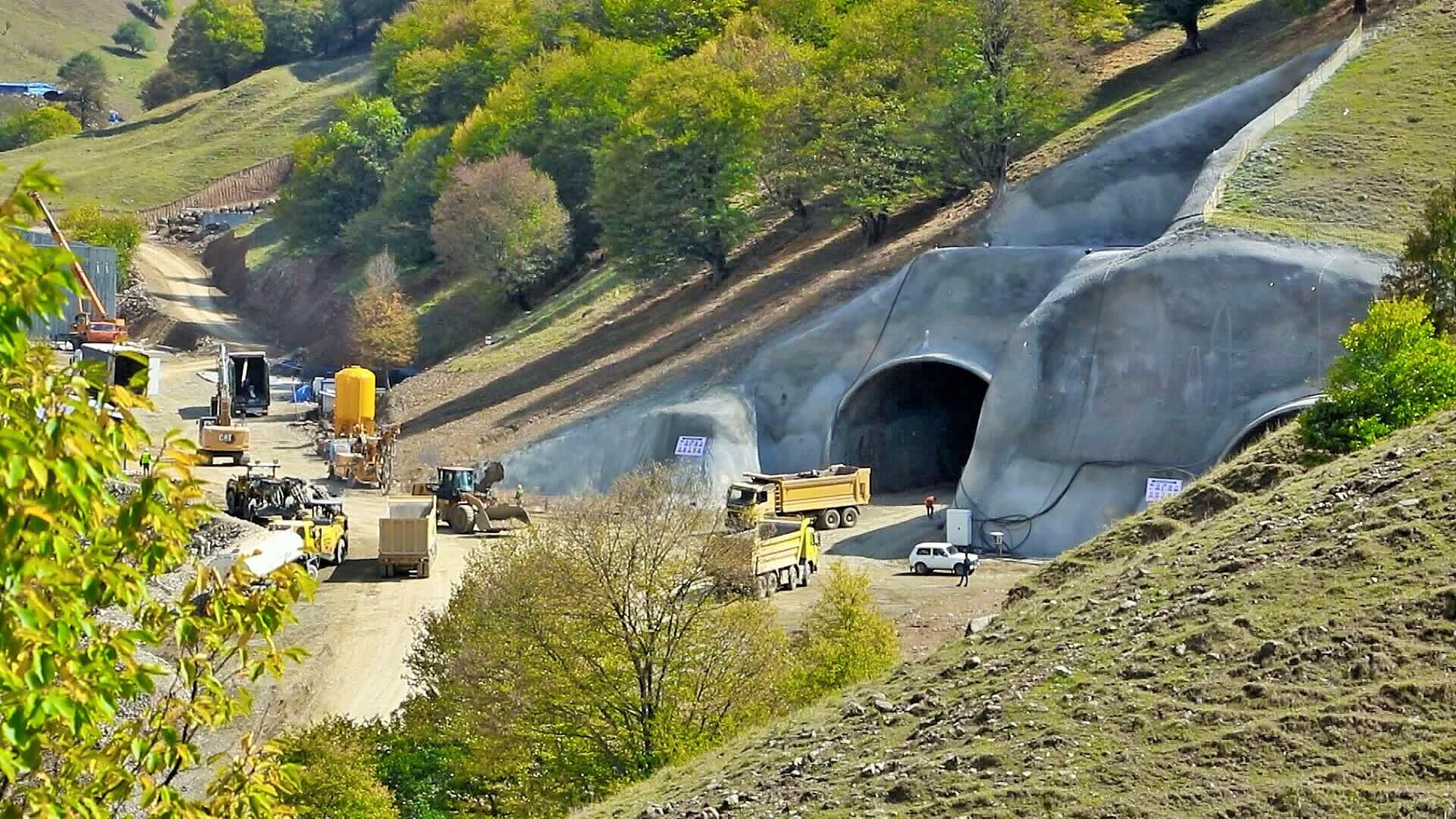 Toğanalı-Kəlbəcər avtomobil yolunda Murovdağ tunelinin inşası - Sputnik Azərbaycan, 1920, 01.07.2022