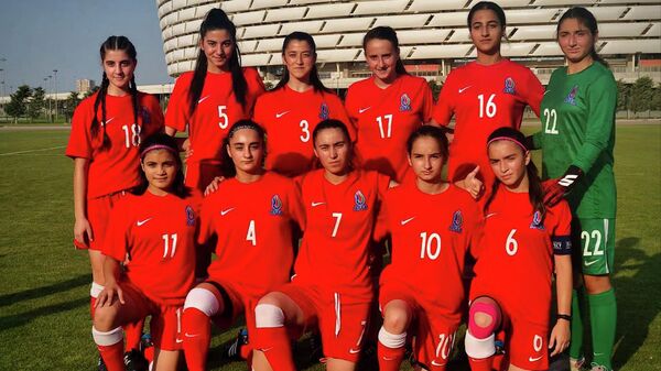 Тренер национальной сборной о трудностях женского футбола - Sputnik Азербайджан