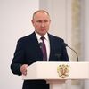  Президент РФ Владимир Путин на встрече с депутатами Государственной Думы РФ восьмого созыва. - Sputnik Азербайджан