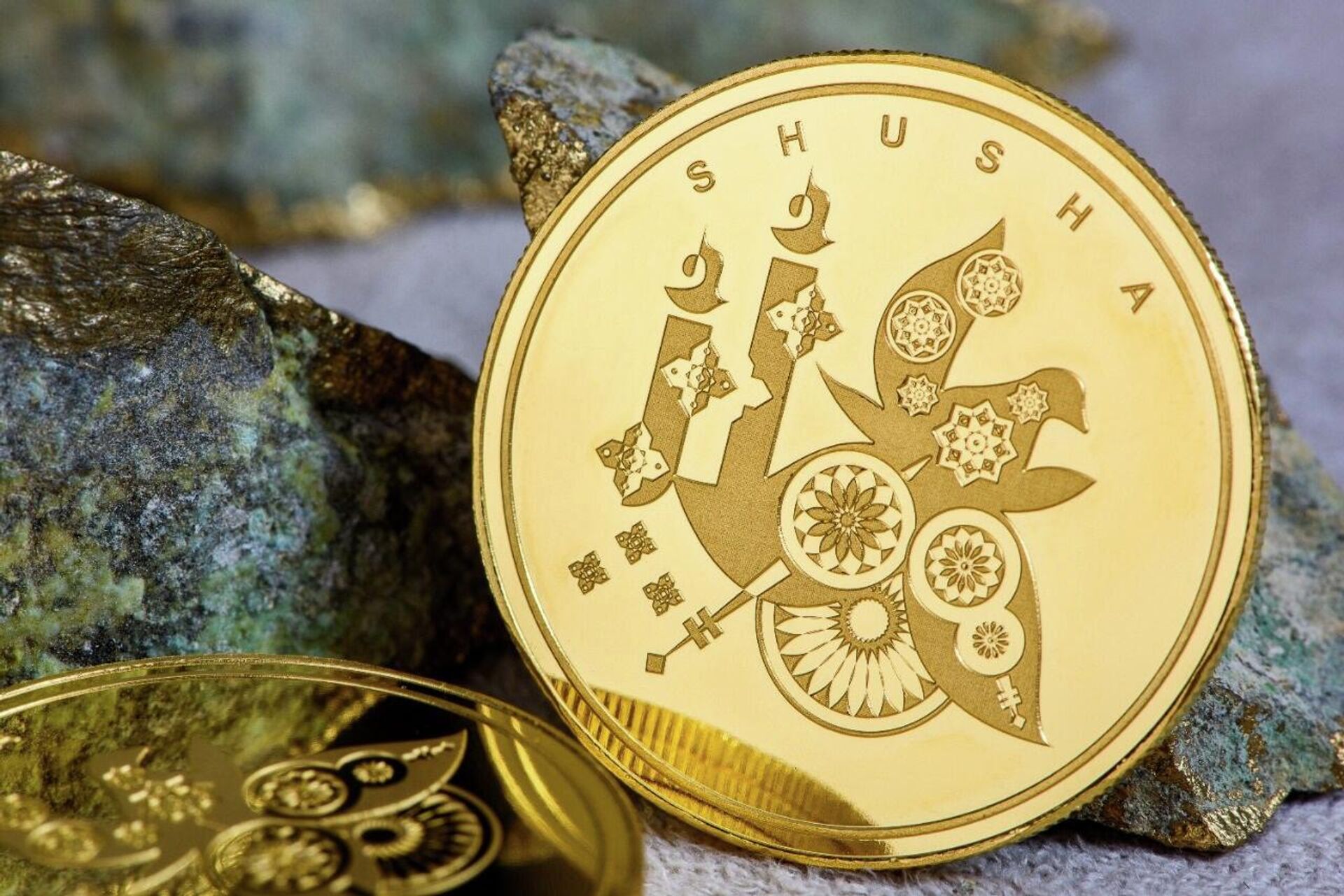 Серия золотых монет, посвященная победе Азербайджана во второй Карабахской войне - Sputnik Азербайджан, 1920, 13.10.2021