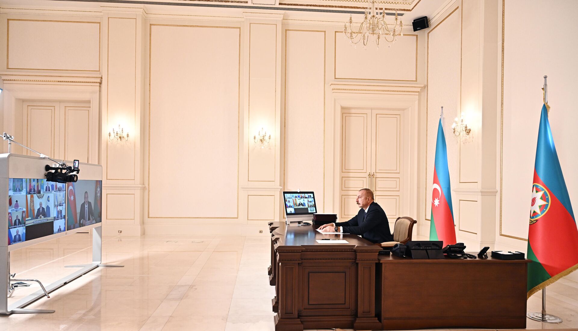 Президент Ильхам Алиев во время выступления на заседании Совета глав государств СНГ - Sputnik Азербайджан, 1920, 15.10.2021