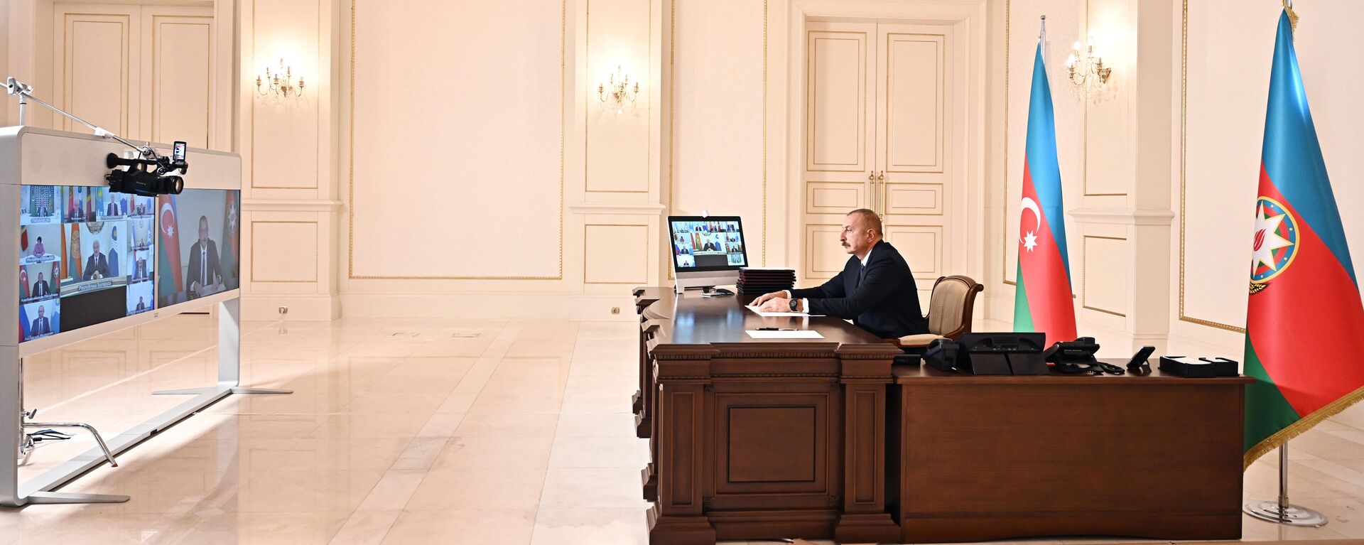 Президент Ильхам Алиев во время выступления на заседании Совета глав государств СНГ - Sputnik Азербайджан, 1920, 15.10.2021