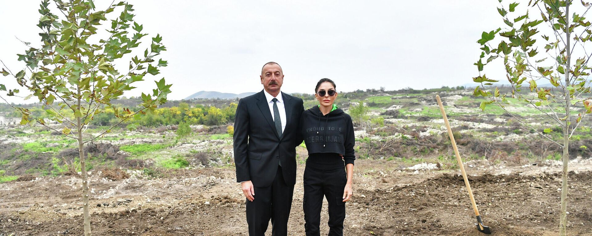 Президент Ильхам Алиев и Первая леди Мехрибан Алиева совершили поездку в Физулинский район - Sputnik Азербайджан, 1920, 18.10.2021