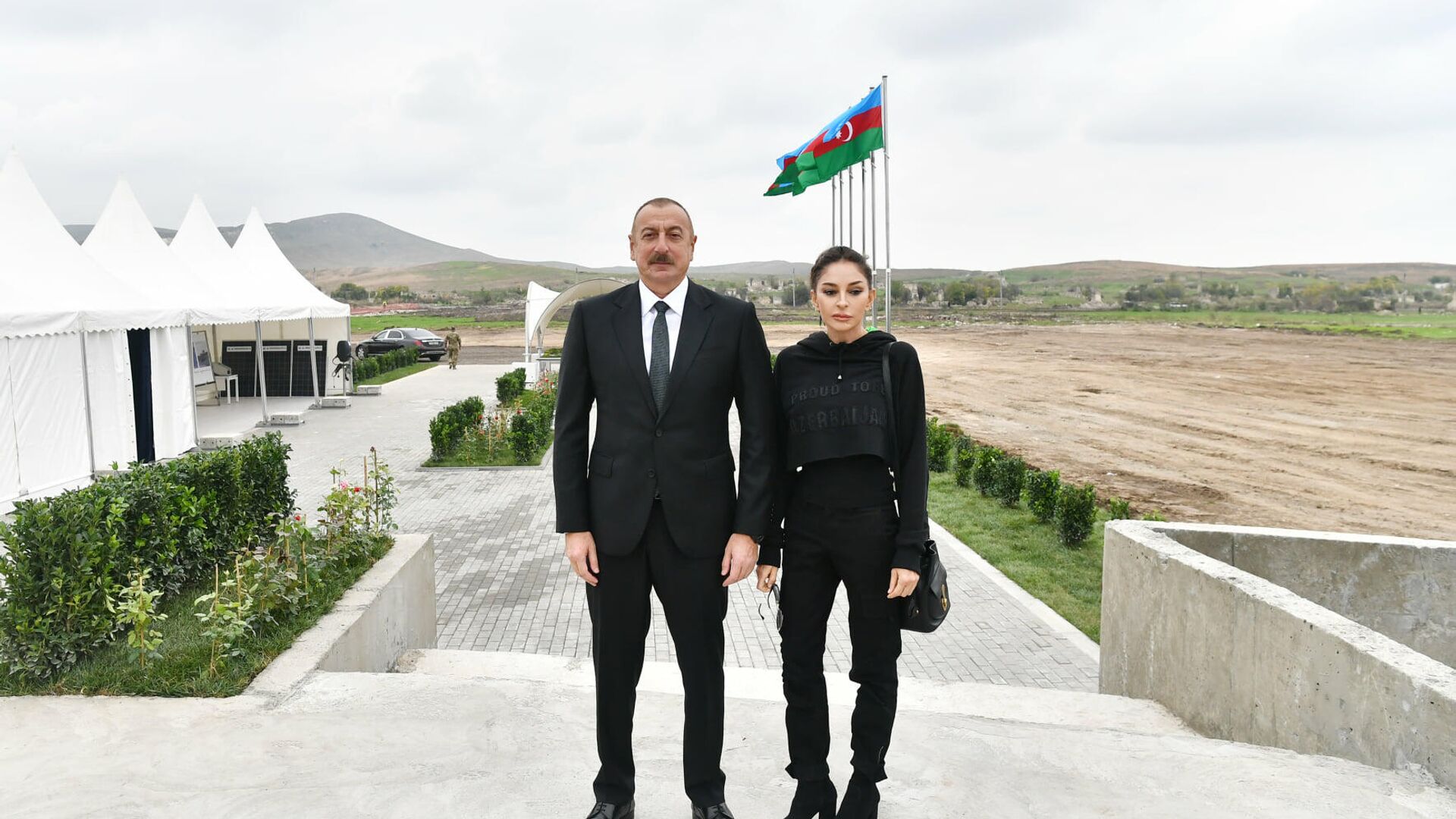 Президент Ильхам Алиев и Первая леди Мехрибан Алиева  - Sputnik Азербайджан, 1920, 09.11.2021