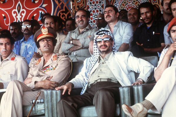 После революции Каддафи было присвоено звание полковника, и он сохранил за собой это звание, несмотря на то, что в январе 1976 года был произведен в генерал-майоры. - Sputnik Азербайджан