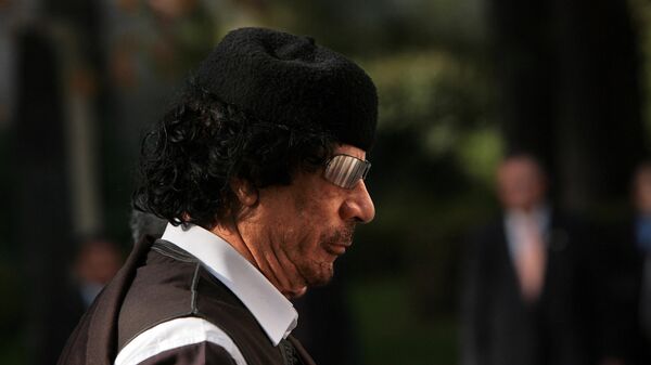 Лидер Ливии Муаммар Каддафи  во дворце Сан-Бенту в Лиссабоне, 6 декабря 2007 года.  - Sputnik Азербайджан
