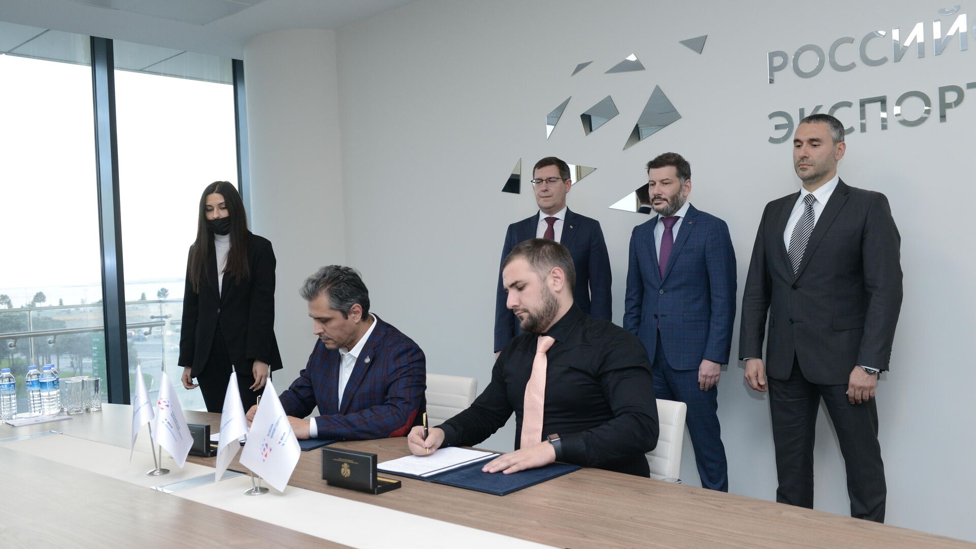 Российская компания ООО Унисервис (Республика Дагестан) подписала соглашение по сотрудничеству и совместной деятельности с азербайджанской ООО AT&S - Sputnik Азербайджан, 1920, 21.10.2021