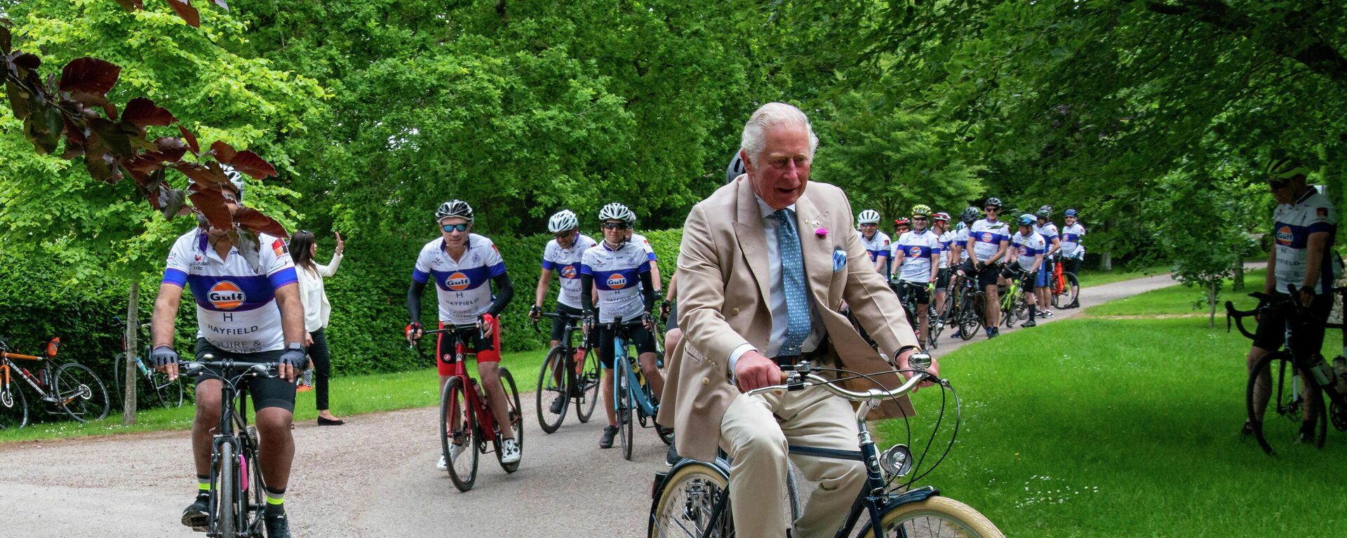 Британский принц Чарльз едет на велосипеде в Лондоне - Sputnik Азербайджан, 1920, 24.10.2021