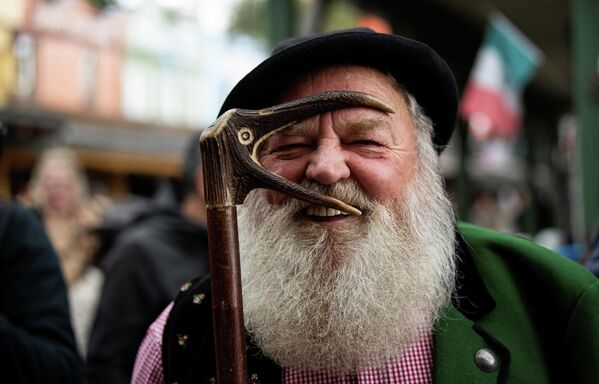 Фриц Сендльхофер гордиться своей естественной бородой.  - Sputnik Азербайджан