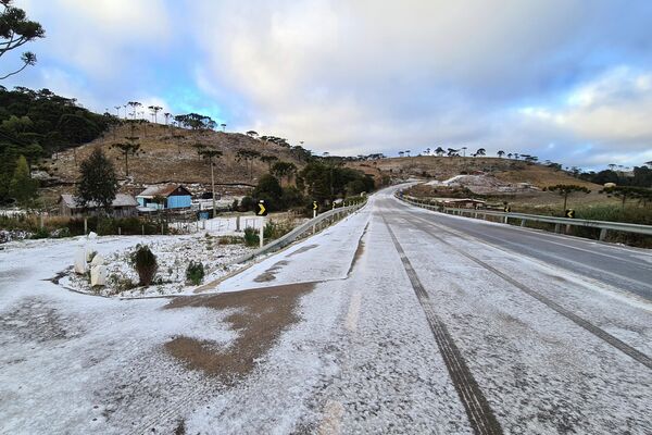 А в Бразилии 29 июля выпал снег: так выглядела трасса в Сан-Жоаким. - Sputnik Азербайджан