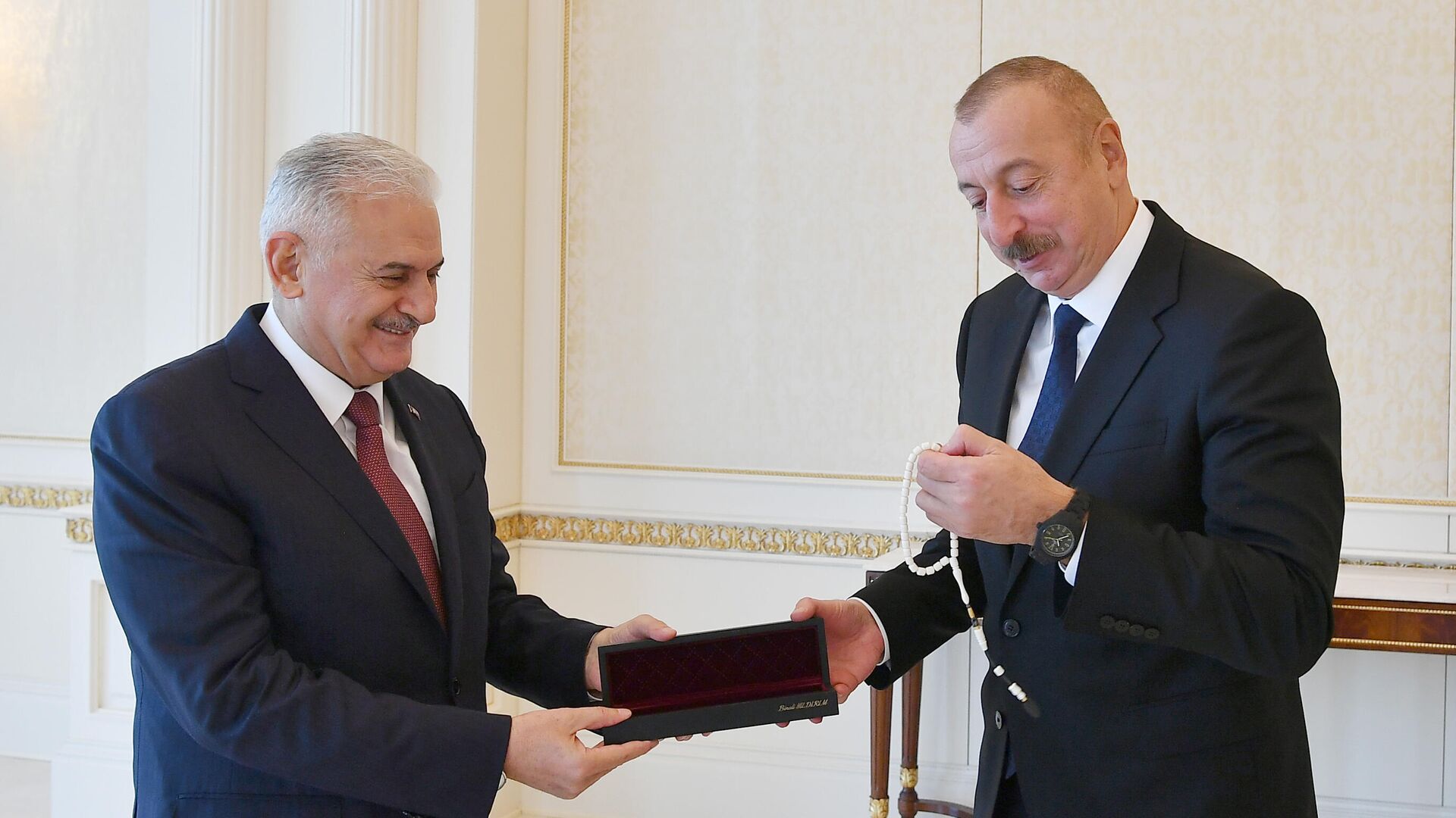 Президент Ильхам Алиев принял бывшего премьер-министра Турции Бинали Йылдырыма - Sputnik Азербайджан, 1920, 05.11.2021