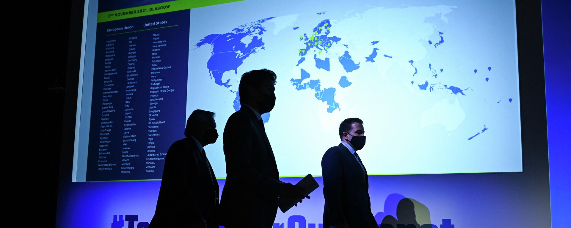 Члены делегаций прибывают на встречу в рамках Саммита мировых лидеров Конференции ООН по изменению климата COP26 в Глазго, Шотландия, 2 ноября 2021 года - Sputnik Азербайджан, 1920, 07.11.2021