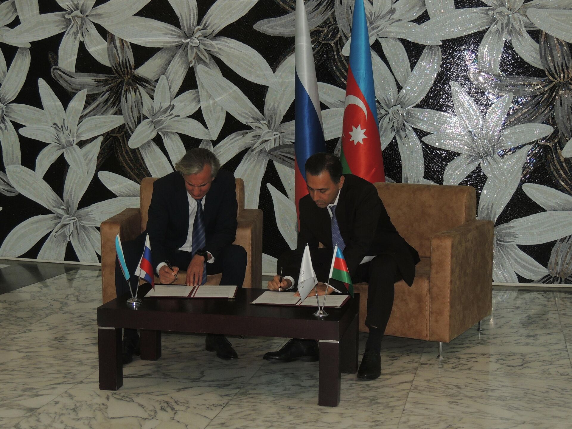 Представительство Россотрудничества в Баку подписало меморандум о сотрудничестве с Международным центром мугама - Sputnik Азербайджан, 1920, 07.11.2021