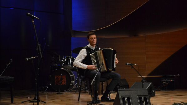Совместный концерт известного российского баяниста Айдара Салахова с азербайджанскими музыкантами - Sputnik Азербайджан