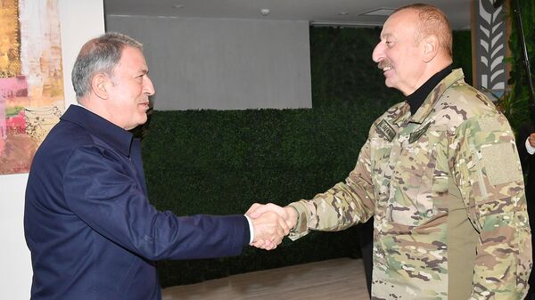 Президент Азербайджанской Республики Ильхам Алиев принял делегацию во главе с министром национальной обороны Турецкой Республики Хулуси Акаром - Sputnik Азербайджан