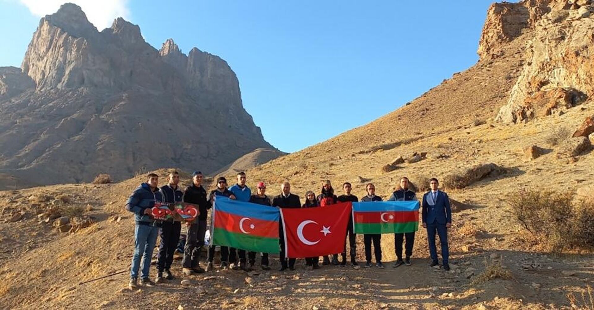 Турецкие и нахчыванские альпинисты совершили восхождение на гору Хачадаг
 - Sputnik Азербайджан, 1920, 08.11.2021