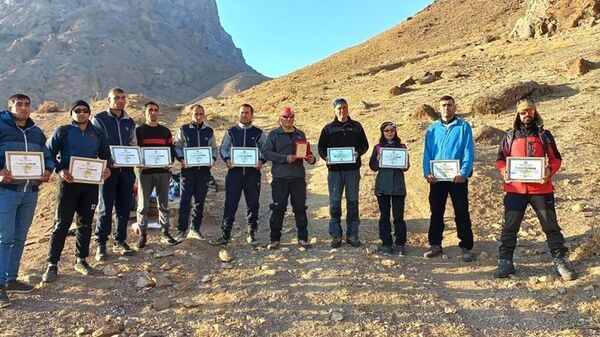 Турецкие и нахчыванские альпинисты совершили восхождение на гору Хачадаг
 - Sputnik Азербайджан