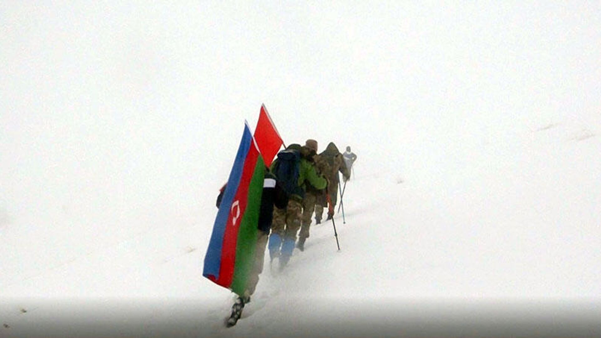 На вершину Победы организована экспедиция Железный Кулак - Sputnik Азербайджан, 1920, 08.11.2021