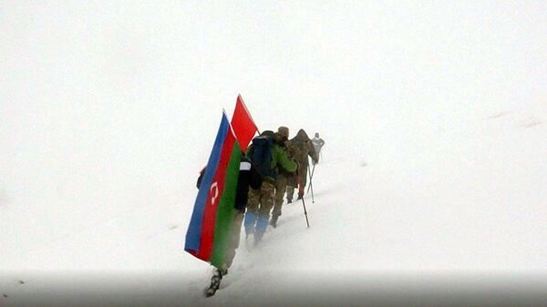На вершину Победы организована экспедиция Железный Кулак - Sputnik Азербайджан