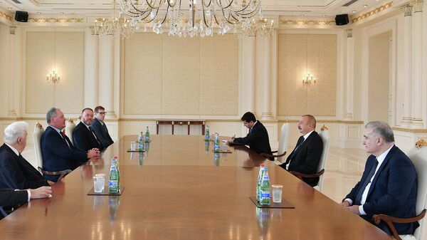 Президент Азербайджана Ильхам Алиев принял руководителя британо-азербайджанской межпарламентской группы дружбы Боба Блэкмана - Sputnik Азербайджан