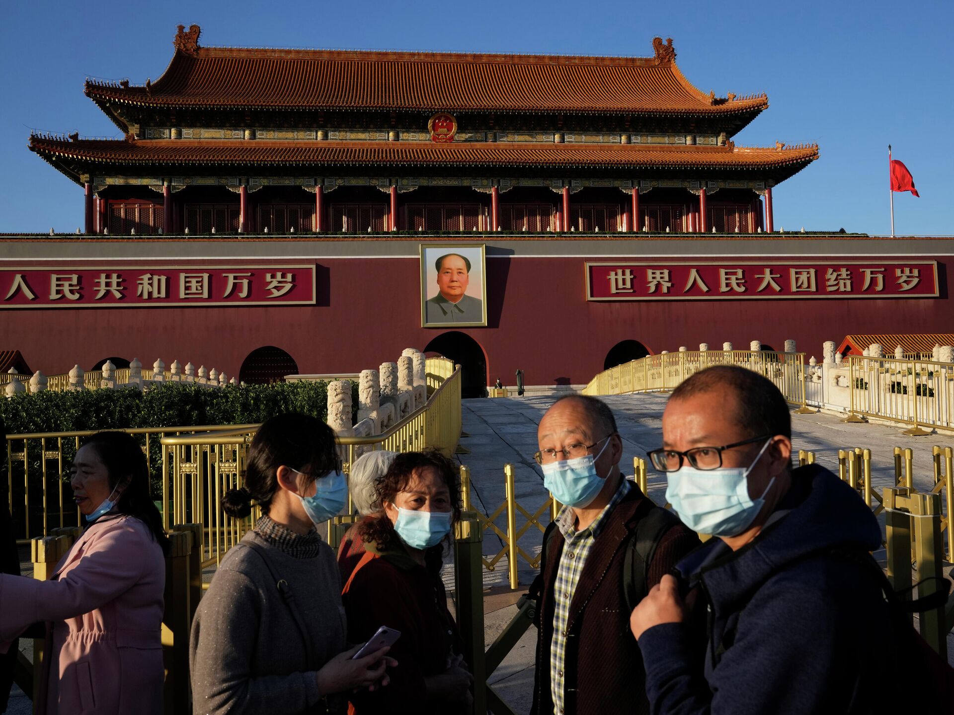 Китай готов к прямому вмешательству. Ворота небесного спокойствия. 55 Дней в Пекине фото. Сейти.