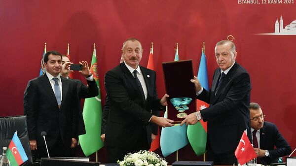 Президенту Ильхаму Алиеву вручен Высший орден тюркского мира
 - Sputnik Азербайджан