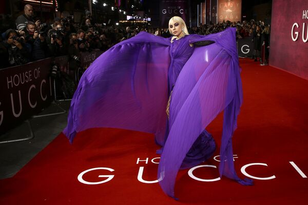 Леди Гага на мировой премьере фильма «Дом Гуччи» в Лондоне. - Sputnik Азербайджан