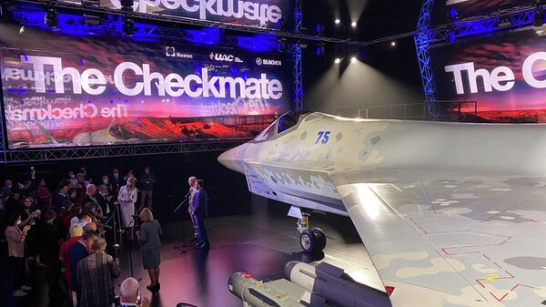 Демонстрация самолета 5-го поколения СУ-75 Checkmate на авиакосмическом салоне Dubai Airshow 2021 в Дубае - Sputnik Азербайджан