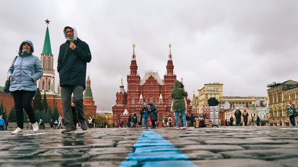 Люди на Красной площади в Москве, фото из архива - Sputnik Азербайджан
