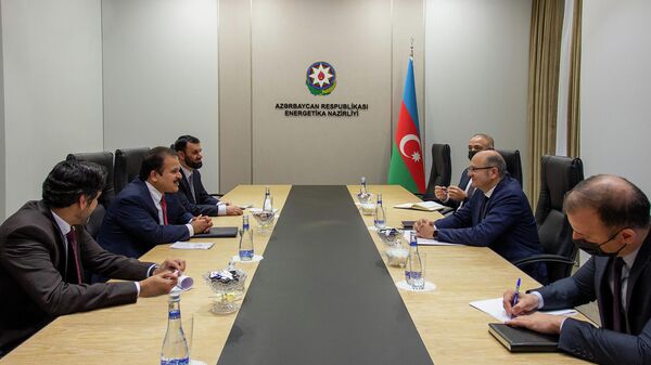 Встреча министра энергетики АР Парвиза Шахбазова с главным исполнительным директором компании Nebras Power Халидом Мохаммедом Джоло - Sputnik Азербайджан