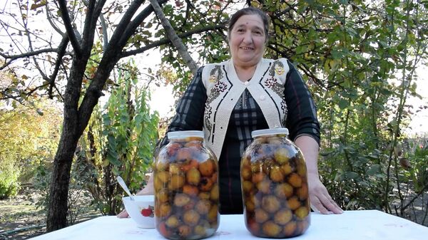 Как приготовить соленье из удивительной и полезной мушмулы - рецепт - Sputnik Азербайджан