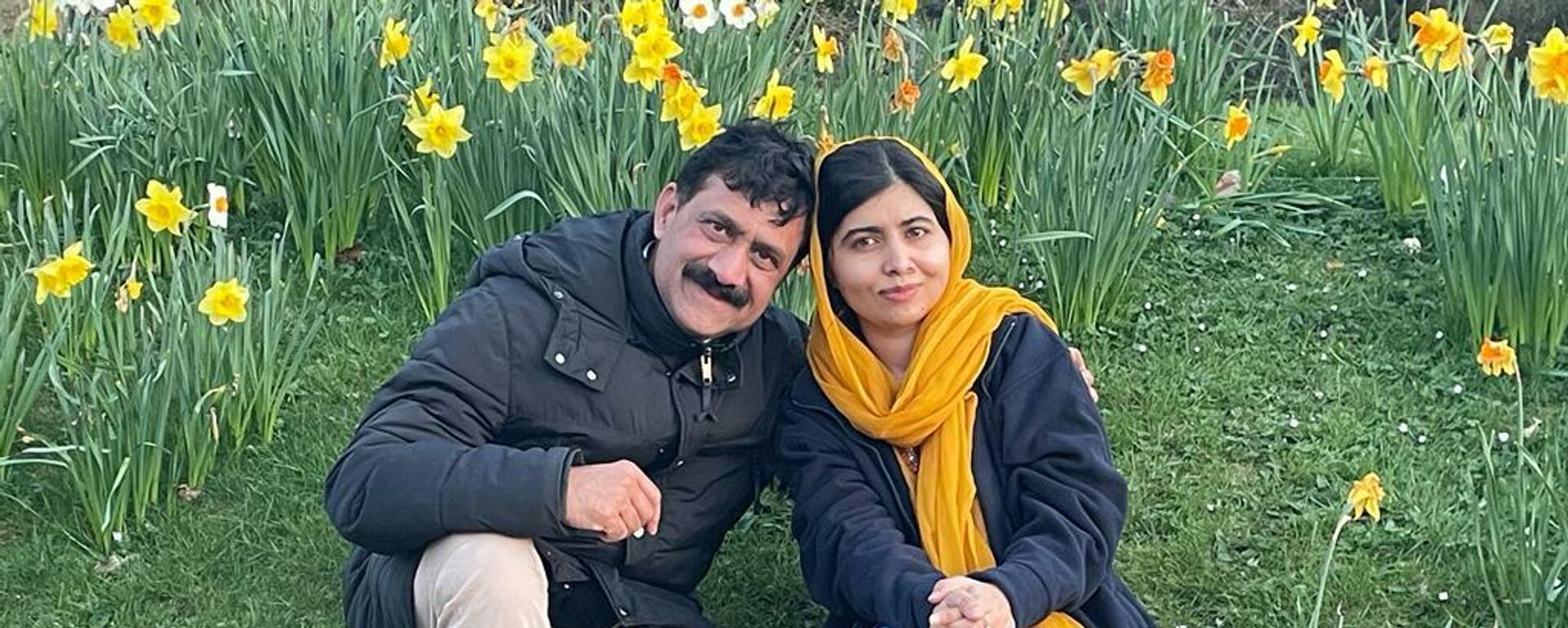 Малала Юсуфзай вместе с отцом Зияуддином Юсуфзай - Sputnik Азербайджан, 1920, 23.11.2021