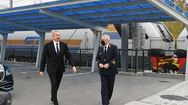 Prezident İlham Əliyev yeni Biləcəri lokomotiv deposunun açılışında - Sputnik Azərbaycan