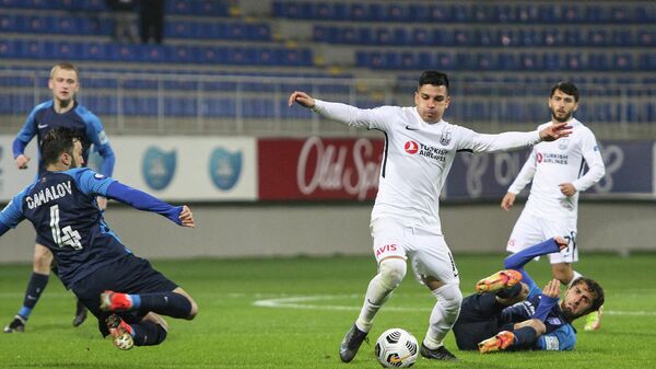 Игровой момент в матче Нефтчи-Сабах  - Sputnik Азербайджан