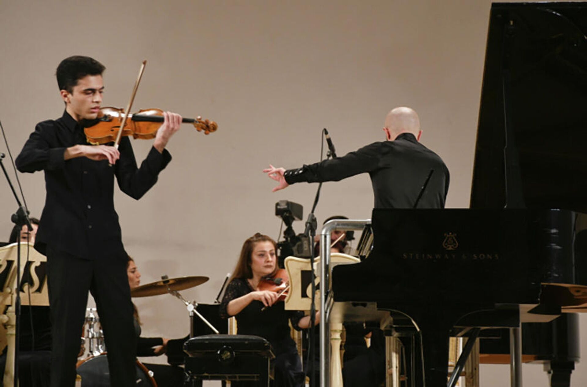 Концерт трио американского джазового контрабасиста и певца Авишая Коэна - Sputnik Азербайджан, 1920, 24.11.2021