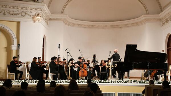 Концерт трио американского джазового контрабасиста и певца Авишая Коэна - Sputnik Азербайджан