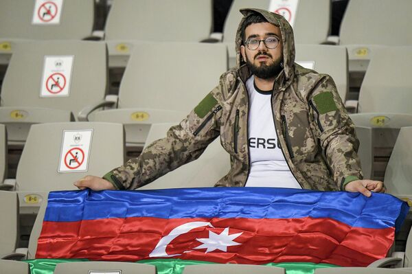 Чтобы занимать первое место в группе, ему нужно победить швейцарцев, чего они не смогли сделать в первом матче в Баку (0:0). - Sputnik Азербайджан