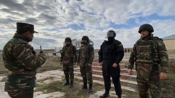 Спасатели полка Службы спасения особого риска МЧС провели учения - Sputnik Азербайджан