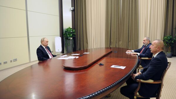 Президент России Владимир Путин, президент Азербайджана Ильхам Алиев и премьер-министр Армении Никол Пашинян - Sputnik Азербайджан