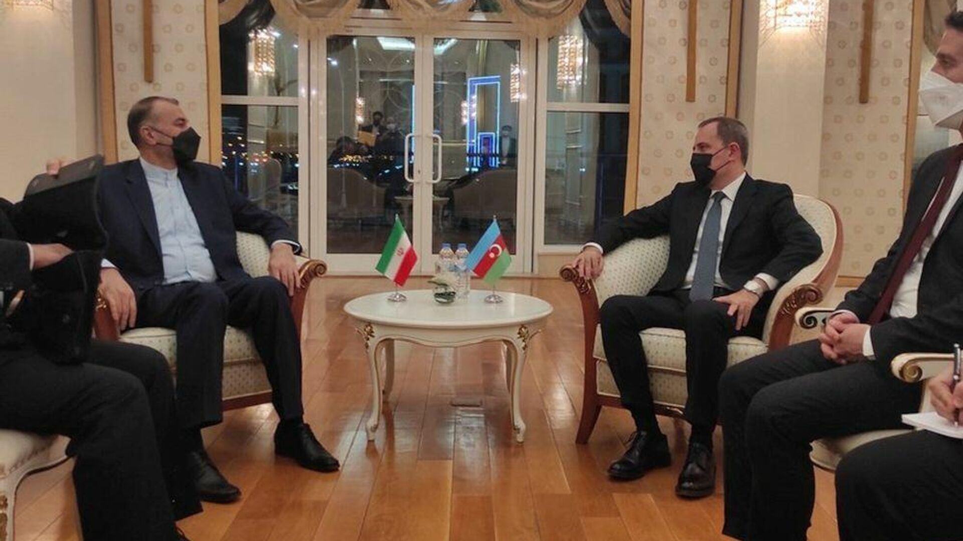 Джейхун Байрамов и Хосейн Амир Абдоллахиан во время встречи - Sputnik Азербайджан, 1920, 28.04.2022