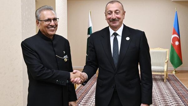 Президент Азербайджана Ильхам Алиев и президент Исламской Республики Пакистан Ариф Алви  - Sputnik Азербайджан