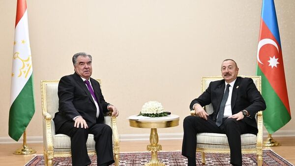 Prezident İlham Əliyevin Tacikistan Prezidenti Emoməli Rəhmon ilə görüşü - Sputnik Azərbaycan