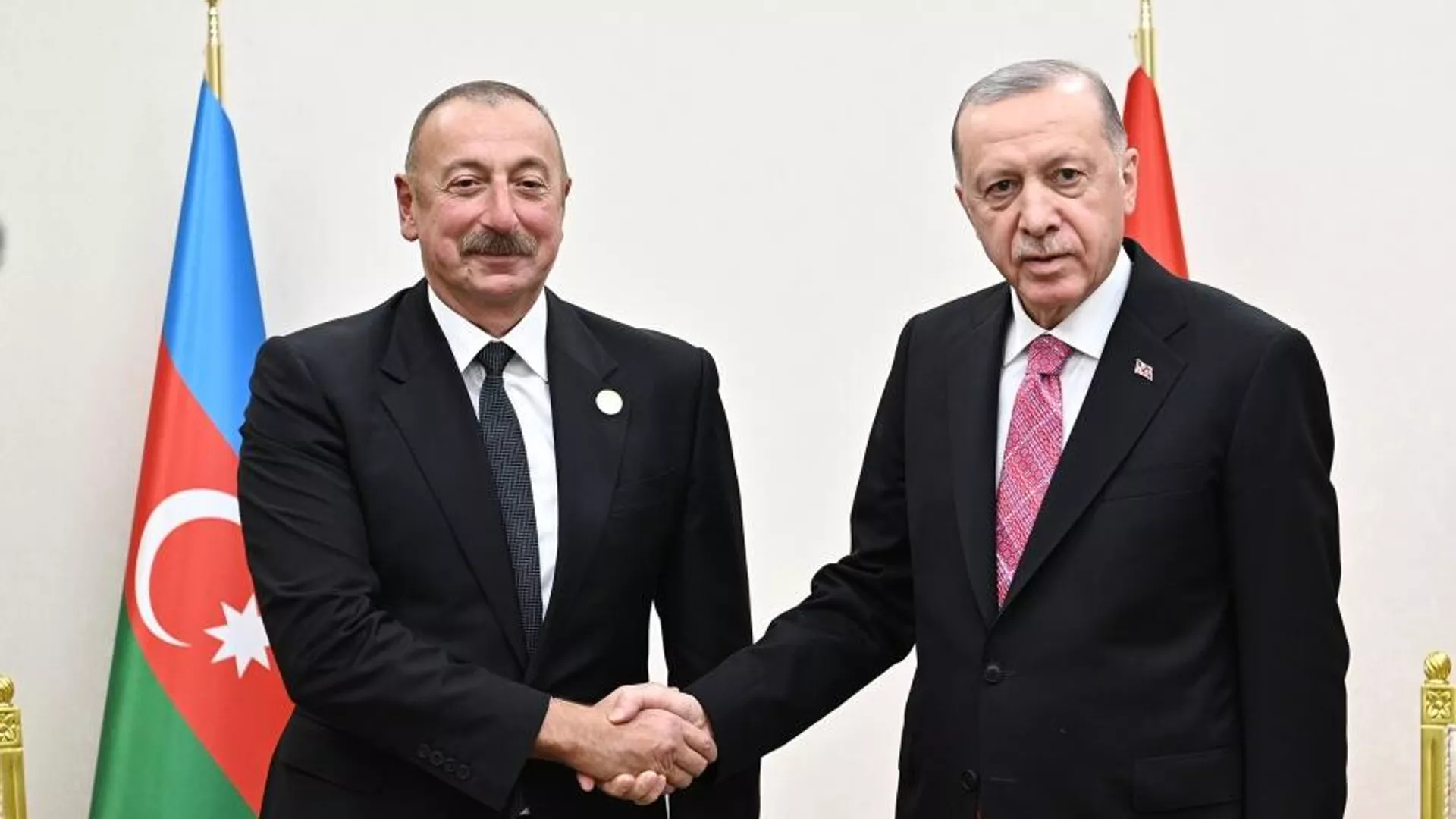 Aşqabadda Azərbaycan Respublikasının Prezidenti İlham Əliyevi Türkiyə Respublikasının Prezidenti Rəcəb Tayyib Ərdoğan ilə 