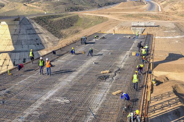 Строительство моста на автомобильной дороге Гянджа-Газах-Грузия. - Sputnik Азербайджан