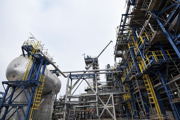 Модернизация нефтеперерабатывающего завода имени Гейдара Алиева проводится с 2019 года. - Sputnik Азербайджан