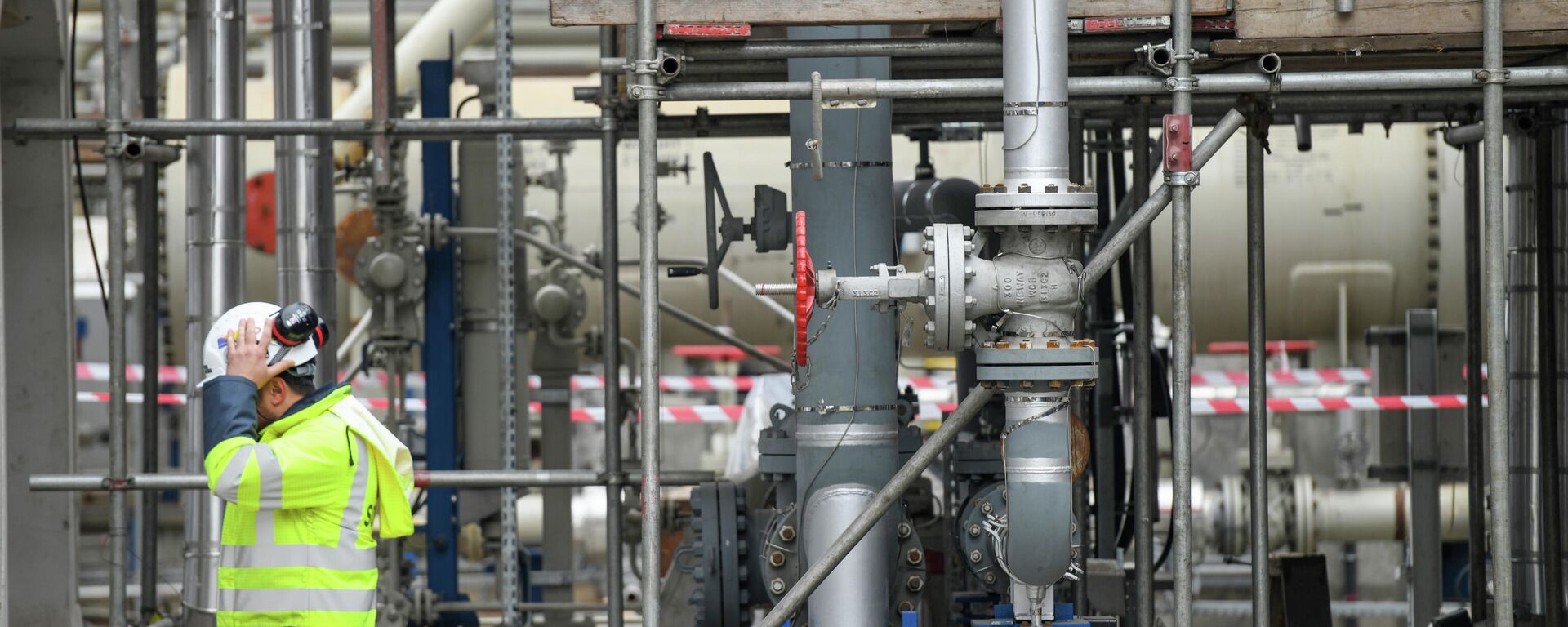 Бакинский нефтеперерабатывающий завод имени Гейдара Алиева - Sputnik Азербайджан, 1920, 05.03.2025